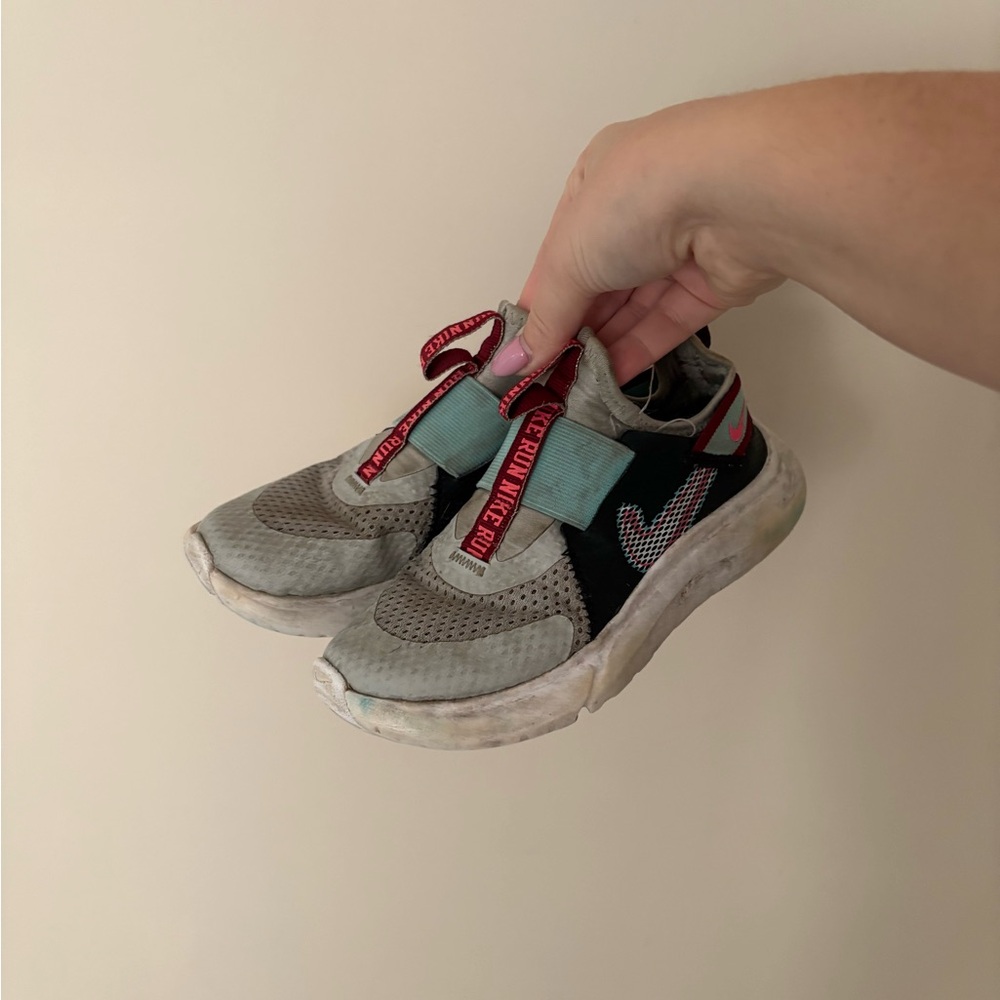 Nike Kids Sneakers in Gray and Red